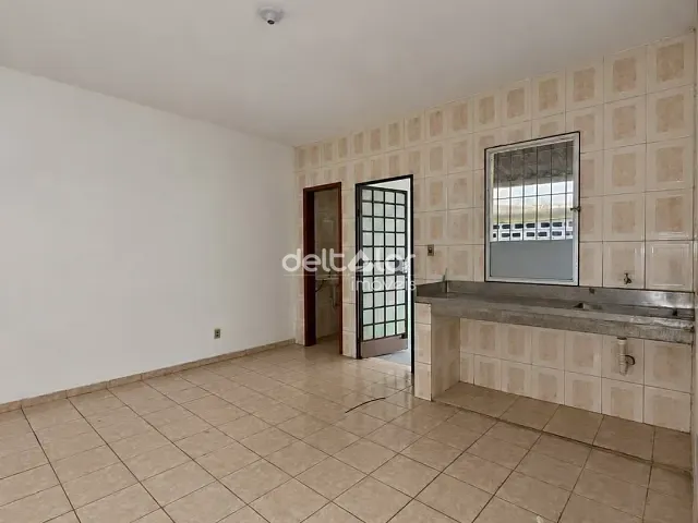 Casa com 95m² 2 quartos e 1 banheiro, para alugar, no bairro Candelária em Belo Horizonte