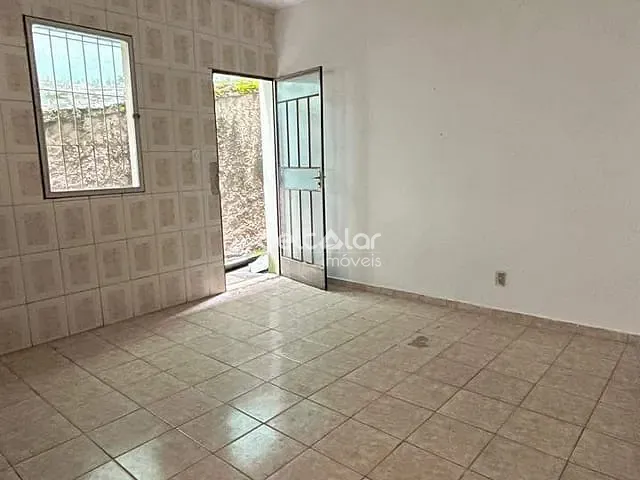 Casa com 65m² 2 quartos e 1 banheiro, para alugar, no bairro Candelária em Belo Horizonte