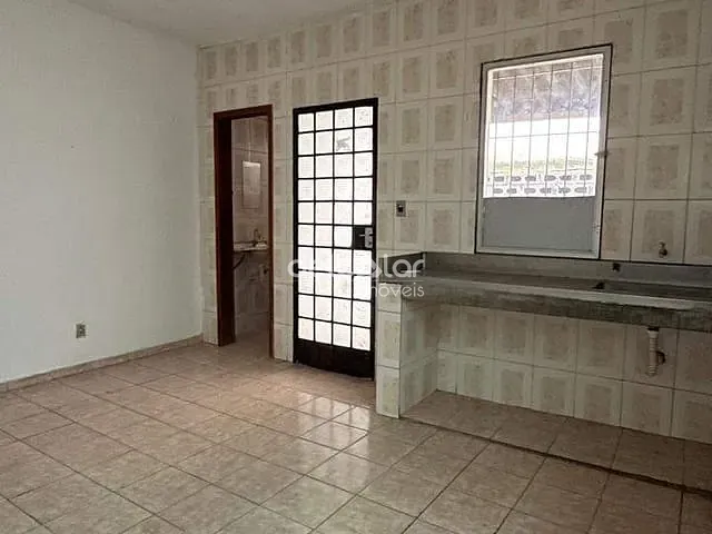 Casa com 65m² 2 quartos e 1 banheiro, para alugar, no bairro Candelária em Belo Horizonte