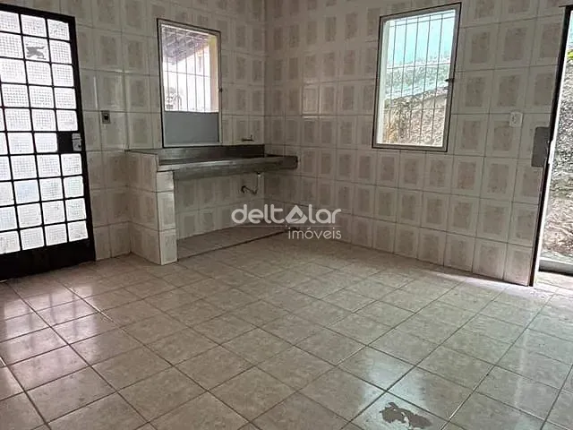 Casa com 65m² 2 quartos e 1 banheiro, para alugar, no bairro Candelária em Belo Horizonte
