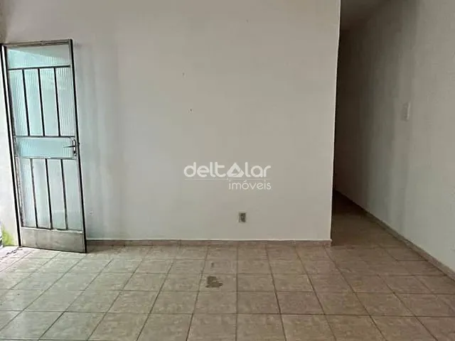 Casa com 65m² 2 quartos e 1 banheiro, para alugar, no bairro Candelária em Belo Horizonte