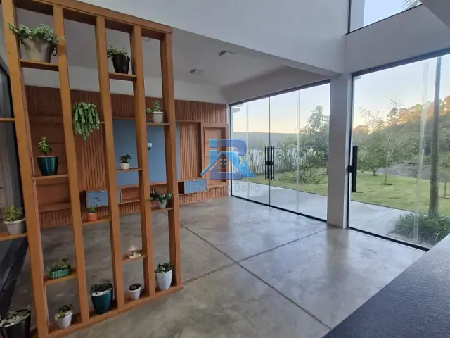 Casa com 455m² 2 quartos e 3 banheiros, à venda ou para alugar, no bairro Bairro Itapema em Itatiba