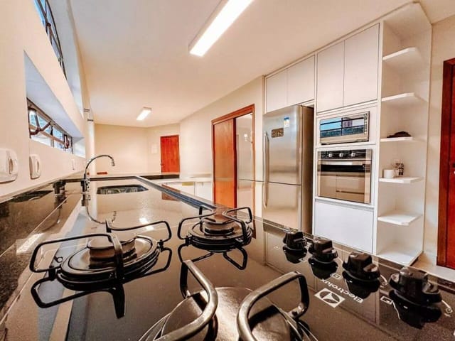 Casa com 540m² 3 quartos e 4 banheiros, à venda, no bairro Jardim das Colinas em São José dos Campos