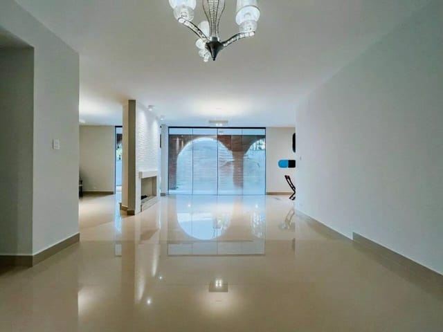 Casa com 540m² 3 quartos e 4 banheiros, à venda, no bairro Jardim das Colinas em São José dos Campos