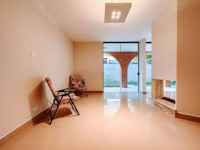 Casa com 540m² 3 quartos e 4 banheiros, à venda, no bairro Jardim das Colinas em São José dos Campos