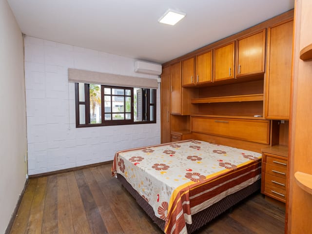 Casa 3 quartos e 4 banheiros, à venda ou para alugar, no bairro Laranjal em Pelotas