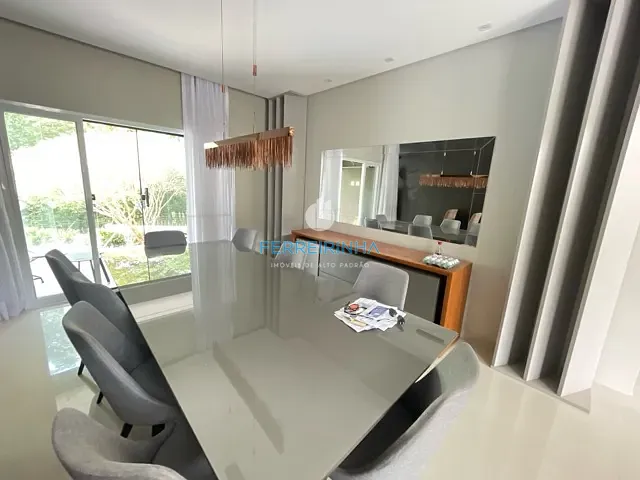 Casa com 564m² 3 quartos e 3 banheiros, à venda ou para alugar, no bairro Urbanova em São José dos Campos