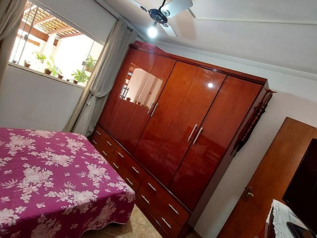 Casa com 125m² 4 quartos e 1 banheiro, à venda, no bairro Triângulo em Pindamonhangaba
