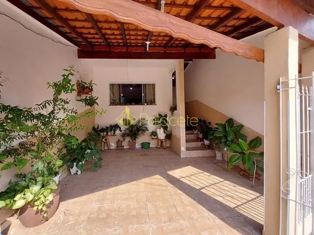 Casa com 125m² 4 quartos e 1 banheiro, à venda, no bairro Triângulo em Pindamonhangaba