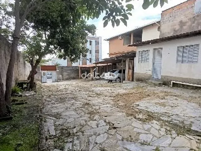 Casa com 360m² 2 quartos e 1 banheiro, à venda, no bairro Planalto em Belo Horizonte