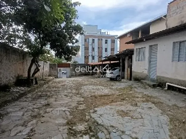Casa com 360m² 2 quartos e 1 banheiro, à venda, no bairro Planalto em Belo Horizonte