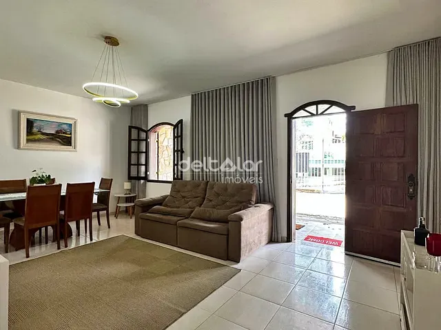 Casa com 360m² 6 quartos e 4 banheiros, à venda, no bairro Planalto em Belo Horizonte