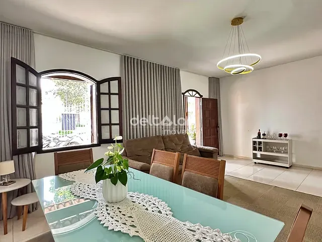 Casa com 360m² 6 quartos e 4 banheiros, à venda, no bairro Planalto em Belo Horizonte