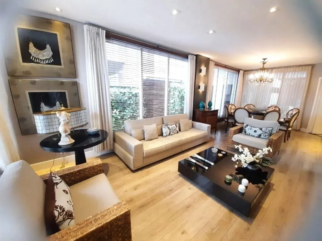 Casa, 3 quartos, 220 m² - Foto 1