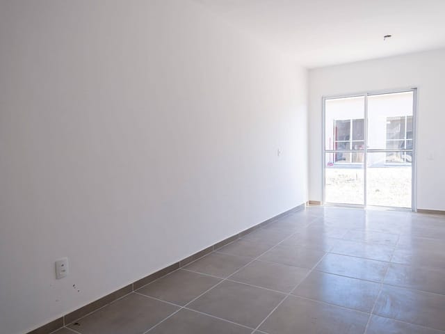 Casa 2 quartos e 1 banheiro, à venda, no bairro Três Vendas em Pelotas