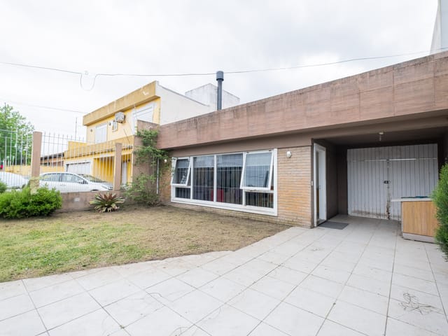 Casa com 400m² 4 quartos e 3 banheiros, à venda, no bairro Areal em Pelotas