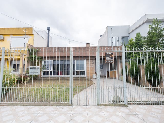 Casa com 400m² 4 quartos e 3 banheiros, à venda, no bairro Areal em Pelotas