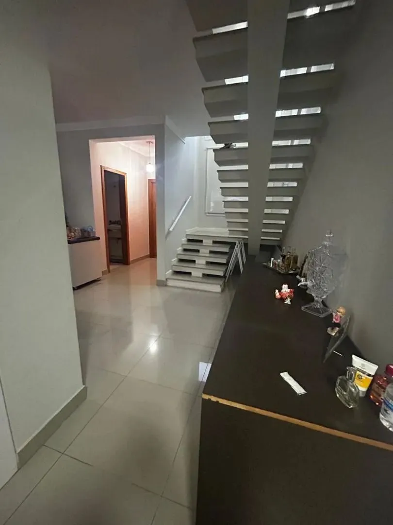 Casa, 4 quartos, 240 m² - Foto 11