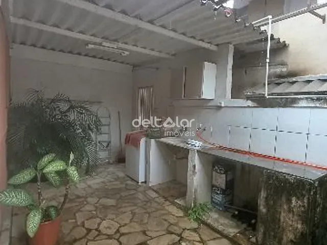 Casa com 70m² 2 quartos e 1 banheiro, para alugar, no bairro Planalto em Belo Horizonte