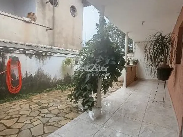 Casa com 70m² 2 quartos e 1 banheiro, para alugar, no bairro Planalto em Belo Horizonte