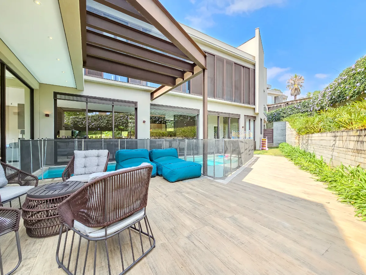 Casa no condomínio Residencial Tamboré 11 Terras de Provence para venda com 4 quartos, sendo 4 suítes, 420m²