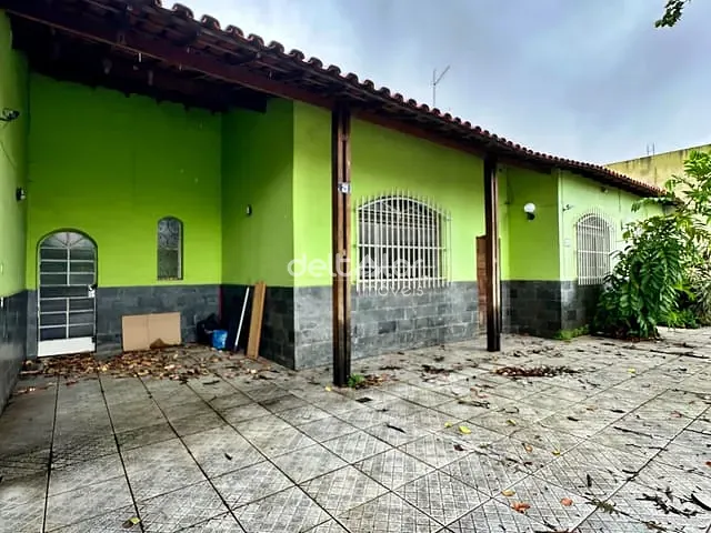 Casa com 400m² 3 quartos e 3 banheiros, para alugar, no bairro Planalto em Belo Horizonte