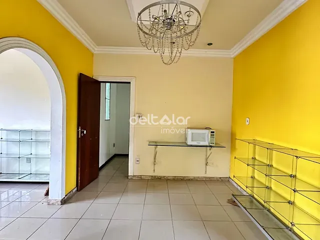 Casa com 400m² 3 quartos e 3 banheiros, para alugar, no bairro Planalto em Belo Horizonte