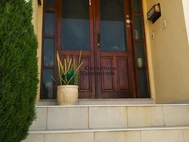 Casa com 750m² 3 quartos e 4 banheiros, à venda, no bairro Vila Zeze em Jacareí