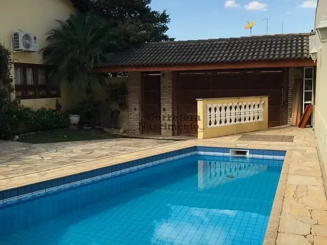 Casa com 750m² 3 quartos e 4 banheiros, à venda, no bairro Vila Zeze em Jacareí