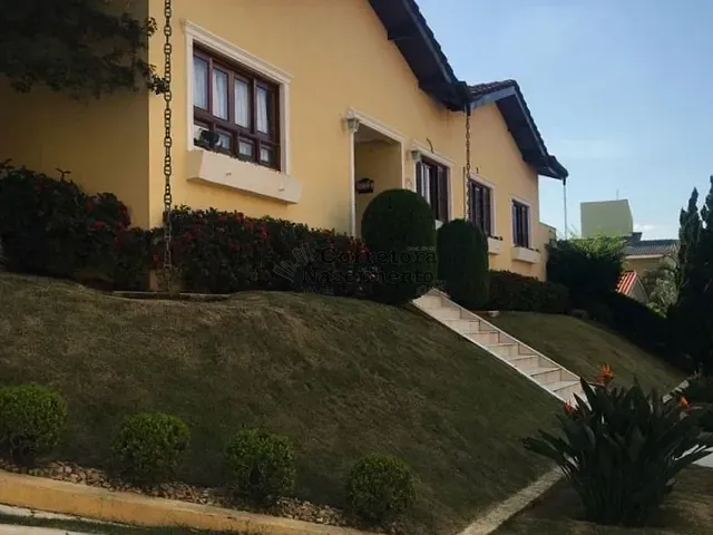 Casa com 750m² 3 quartos e 4 banheiros, à venda, no bairro Vila Zeze em Jacareí
