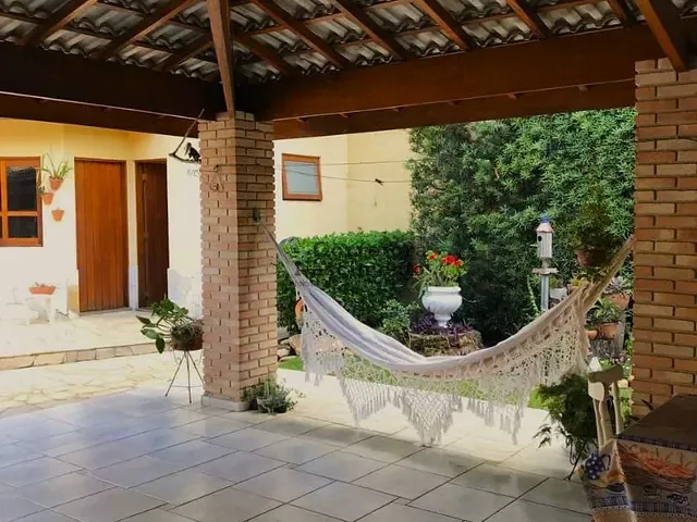 Casa com 750m² 3 quartos e 4 banheiros, à venda, no bairro Vila Zeze em Jacareí