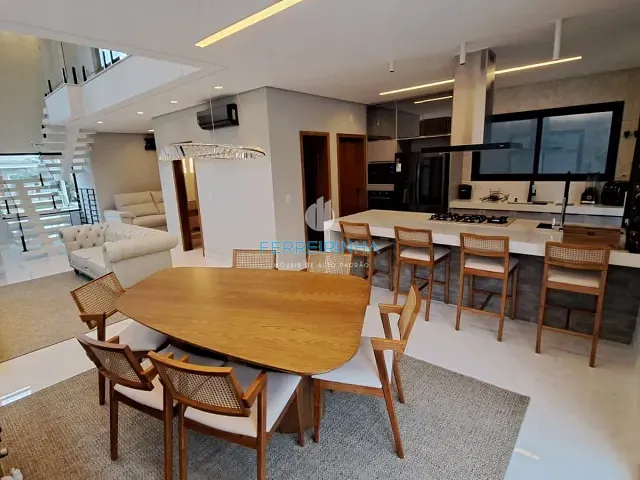 Casa com 253m² 4 quartos e 5 banheiros, à venda, no bairro Urbanova em São José dos Campos