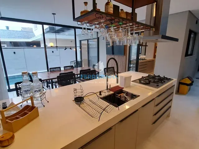Casa com 253m² 4 quartos e 5 banheiros, à venda, no bairro Urbanova em São José dos Campos