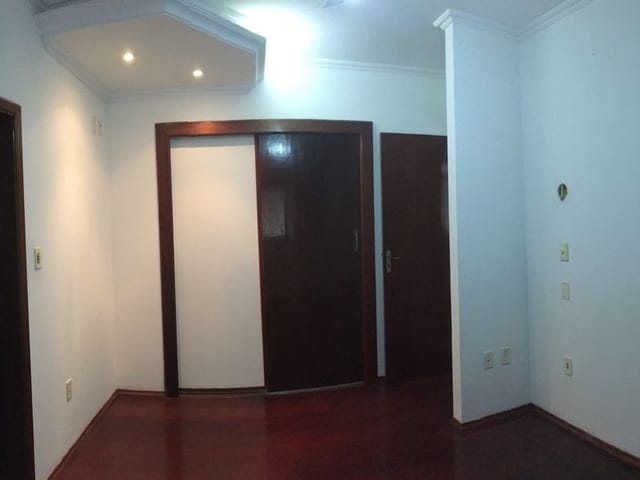 Casa com 219m² 3 quartos e 2 banheiros, à venda, no bairro Santana em Pindamonhangaba