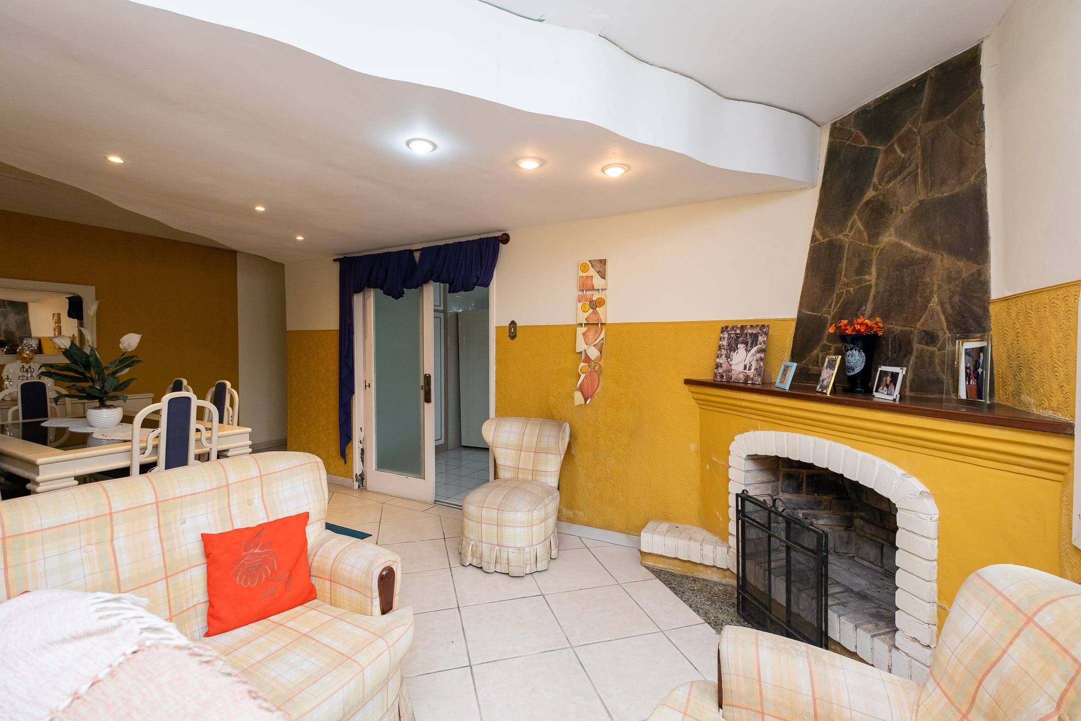 Casa à venda no Areal: 309 m², 4 quartos (1 suíte), lareira, área gourmet completa e vaga para 5 carros.