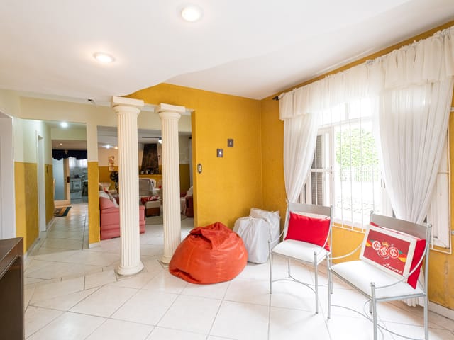 Casa 4 quartos e 4 banheiros, à venda, no bairro Areal em Pelotas