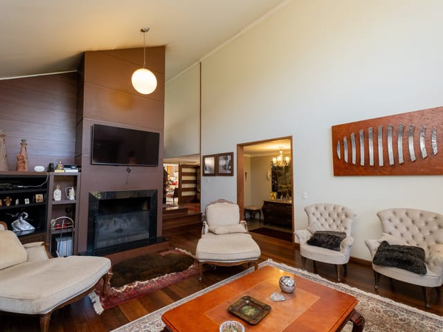 Foto do Casa - Casa à venda nas Três Vendas, 510m², 4 quartos (sendo 2 suítes), sala ampla, lareira, churrasqueira, jardim de inverno e portão eletrônico. | UP Imóveis