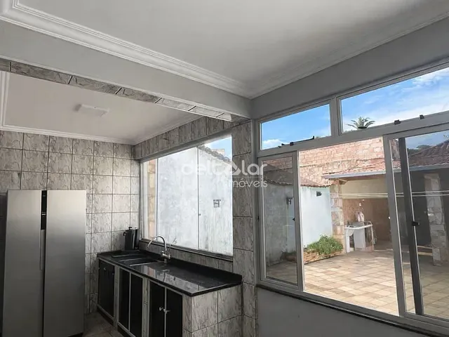 Casa com 220m² 3 quartos e 3 banheiros, à venda, no bairro Maria Helena em Belo Horizonte
