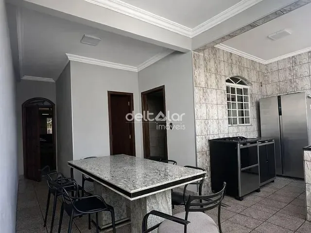 Casa com 220m² 3 quartos e 3 banheiros, à venda, no bairro Maria Helena em Belo Horizonte