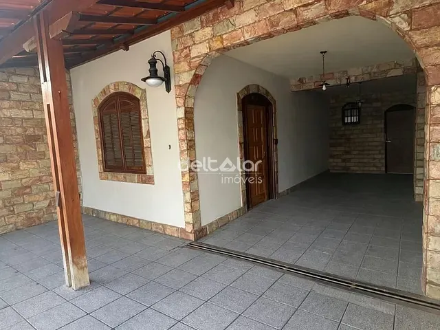 Casa com 220m² 3 quartos e 3 banheiros, à venda, no bairro Maria Helena em Belo Horizonte