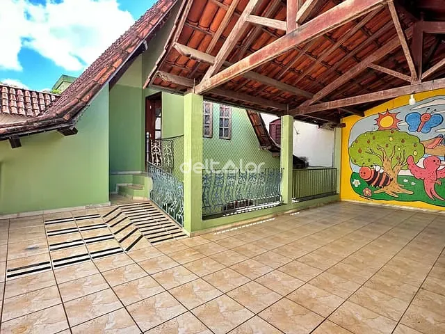 Casa com 303m² 3 quartos e 3 banheiros, para alugar, no bairro Sagrada Família em Belo Horizonte