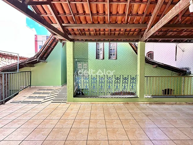 Casa com 303m² 3 quartos e 3 banheiros, para alugar, no bairro Sagrada Família em Belo Horizonte