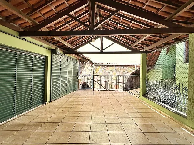 Casa com 303m² 3 quartos e 3 banheiros, para alugar, no bairro Sagrada Família em Belo Horizonte