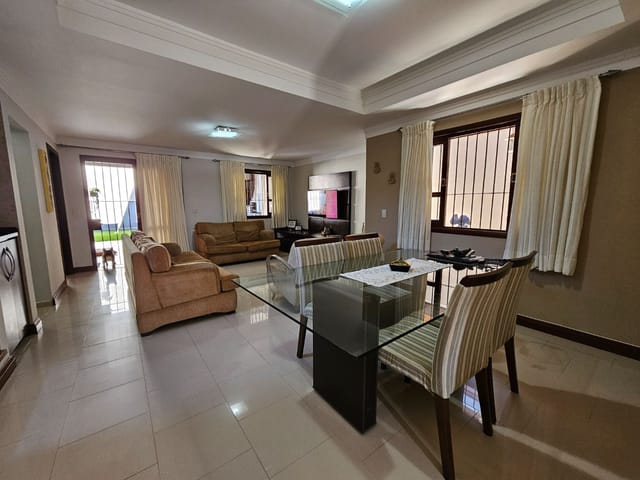 Casa com 326m² 3 quartos e 5 banheiros, à venda, no bairro Urbanova em São José dos Campos