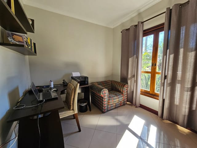 Casa com 326m² 3 quartos e 5 banheiros, à venda, no bairro Urbanova em São José dos Campos