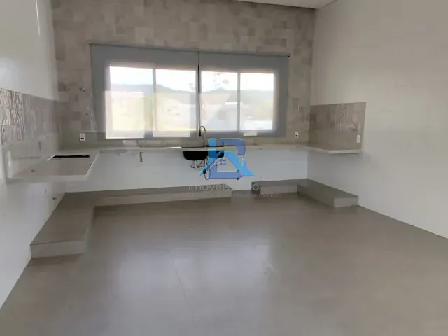 Casa com 380m² 3 quartos e 3 banheiros, para alugar, no bairro Bairro Itapema em Itatiba