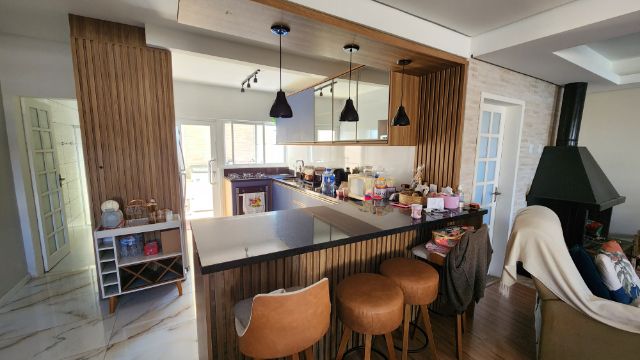 Casa com 175m² 3 quartos e 3 banheiros, à venda, no bairro Areal em Pelotas