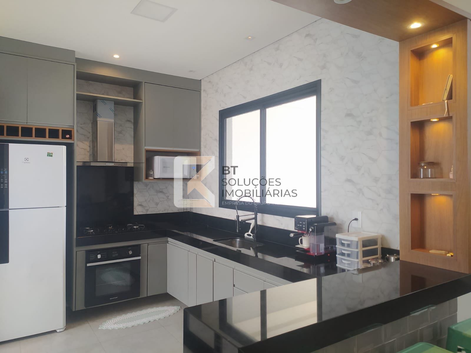 Casa à venda com 3 quartos, 145m² - Foto 1