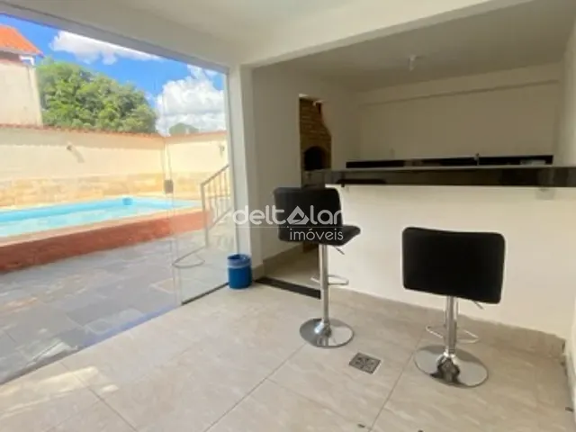 Casa com 360m² 4 quartos e 5 banheiros, para alugar, no bairro Planalto em Belo Horizonte