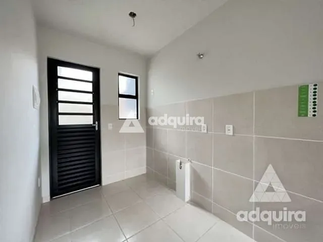 Casa 2 quartos e 1 banheiro, à venda, no bairro Uvaranas em Ponta Grossa